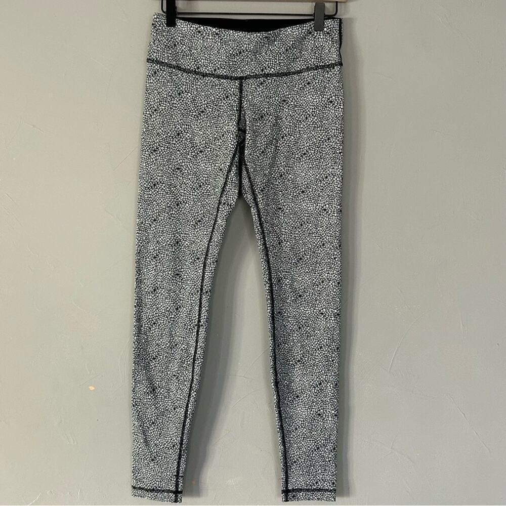 Lululemon Wunder Under Leggings - Black & White Floral Size 6